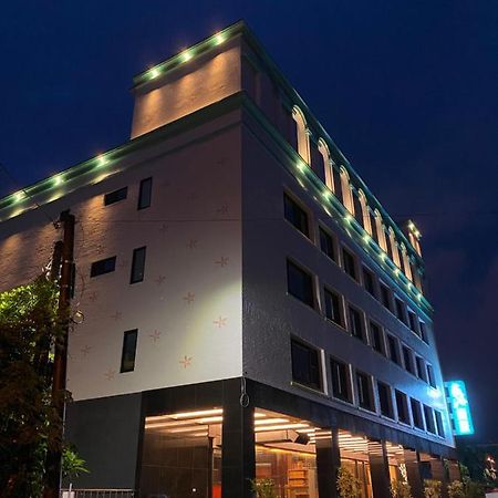 Weifeng Boutique Business Hotel - Zhanqian Branch Pingtung Buitenkant foto