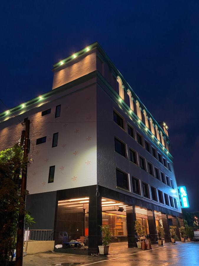 Weifeng Boutique Business Hotel - Zhanqian Branch Pingtung Buitenkant foto