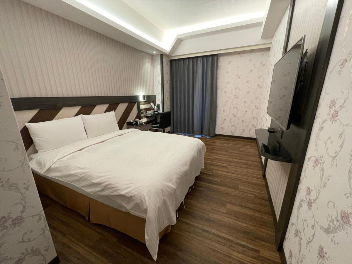 Weifeng Boutique Business Hotel - Zhanqian Branch Pingtung Buitenkant foto