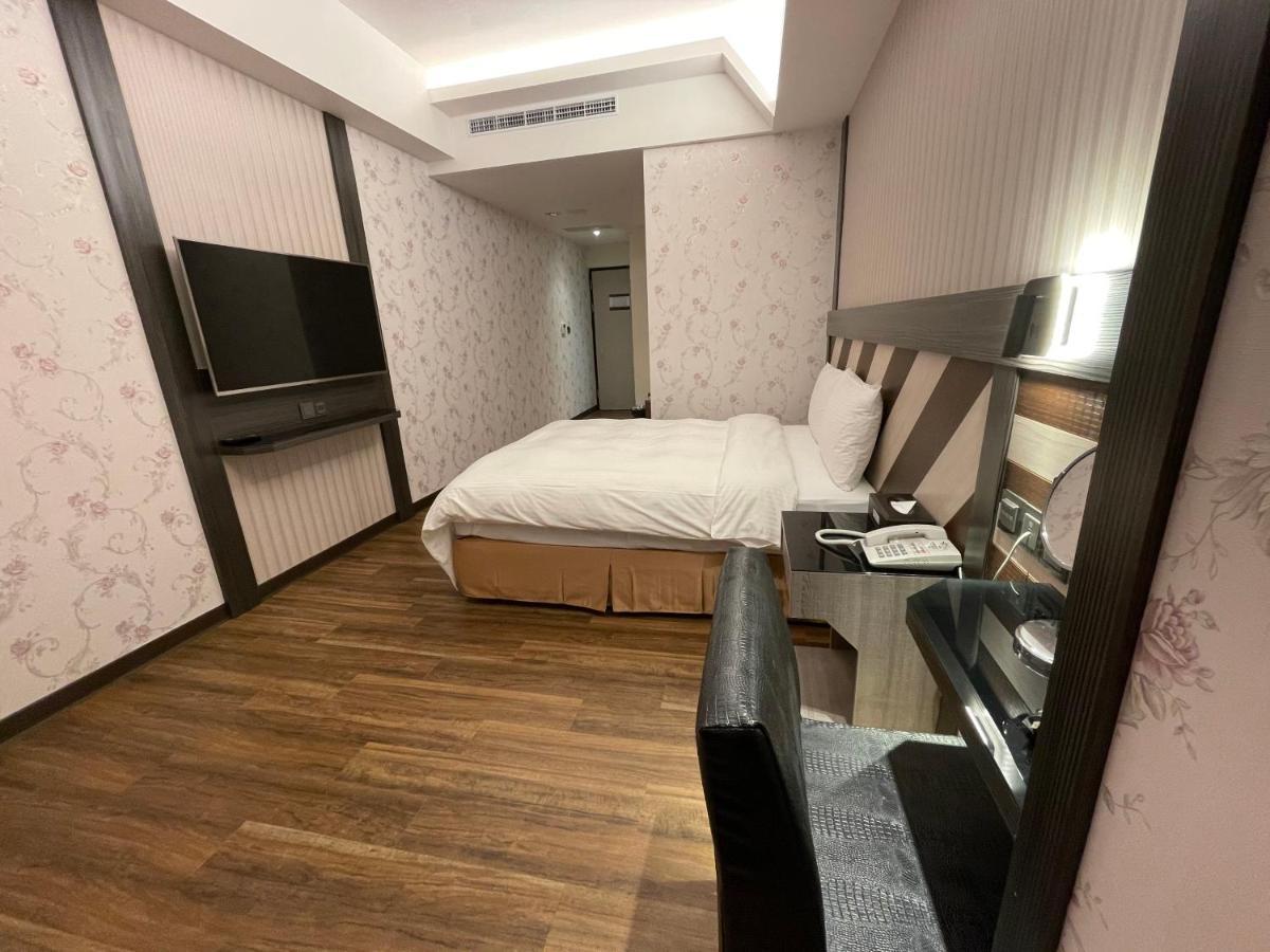 Weifeng Boutique Business Hotel - Zhanqian Branch Pingtung Buitenkant foto
