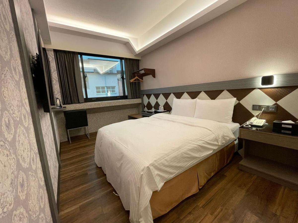 Weifeng Boutique Business Hotel - Zhanqian Branch Pingtung Buitenkant foto