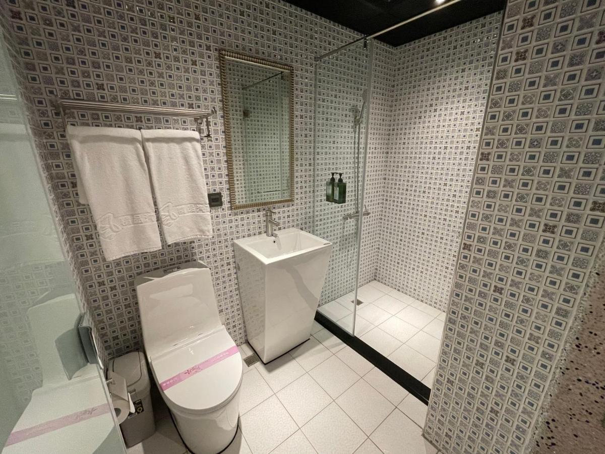 Weifeng Boutique Business Hotel - Zhanqian Branch Pingtung Buitenkant foto