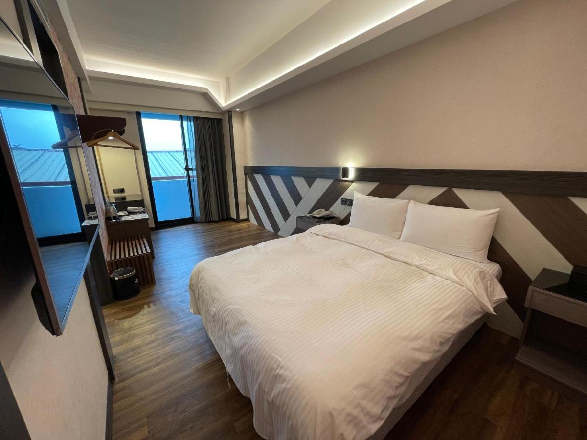 Weifeng Boutique Business Hotel - Zhanqian Branch Pingtung Buitenkant foto
