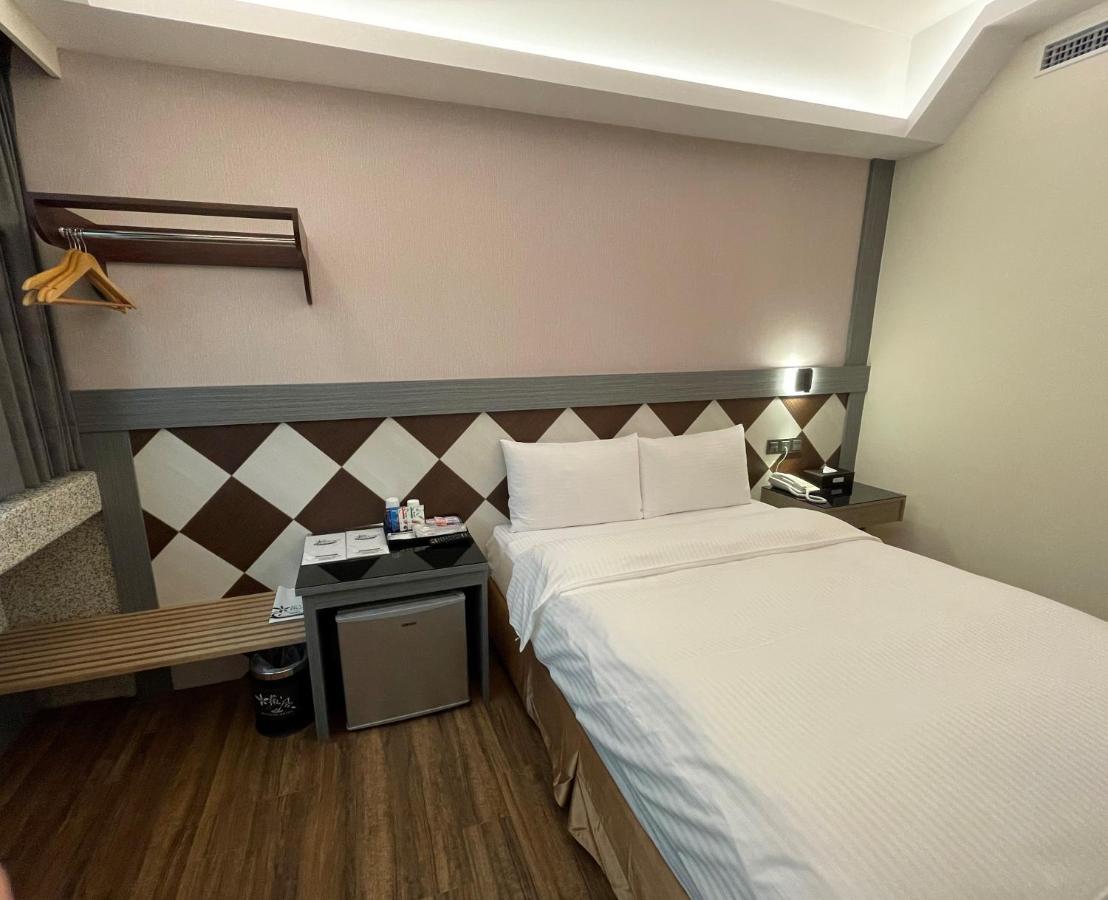 Weifeng Boutique Business Hotel - Zhanqian Branch Pingtung Buitenkant foto